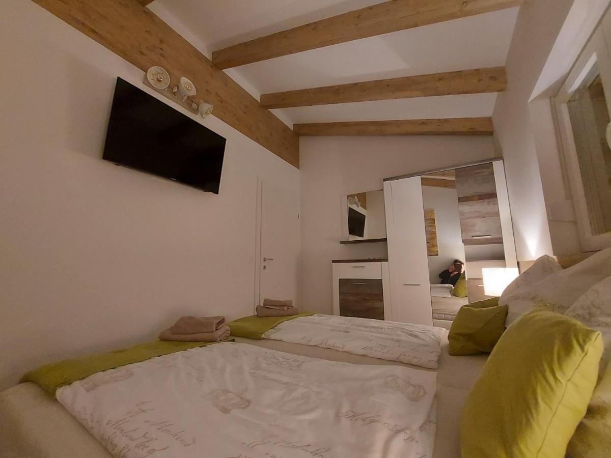 Auszeit Steiraland Penthouse 9 Mit Grossen Balkon Und Parkplatz Leoben (Styria) Exterior foto